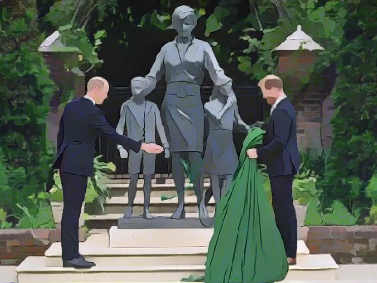 Die von den Brüdern in Auftrag gegebene Statue wurde am 20. Todestag von Prinzessin Diana enthüllt.