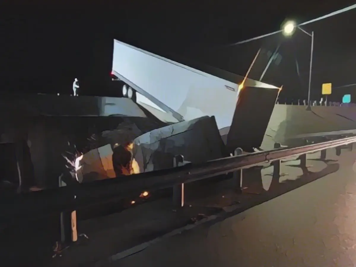 Ein 18-Wheeler kam am Mittwoch in Van, Texas, von der Interstate 20 ab und prallte gegen einen Mittelstreifen.