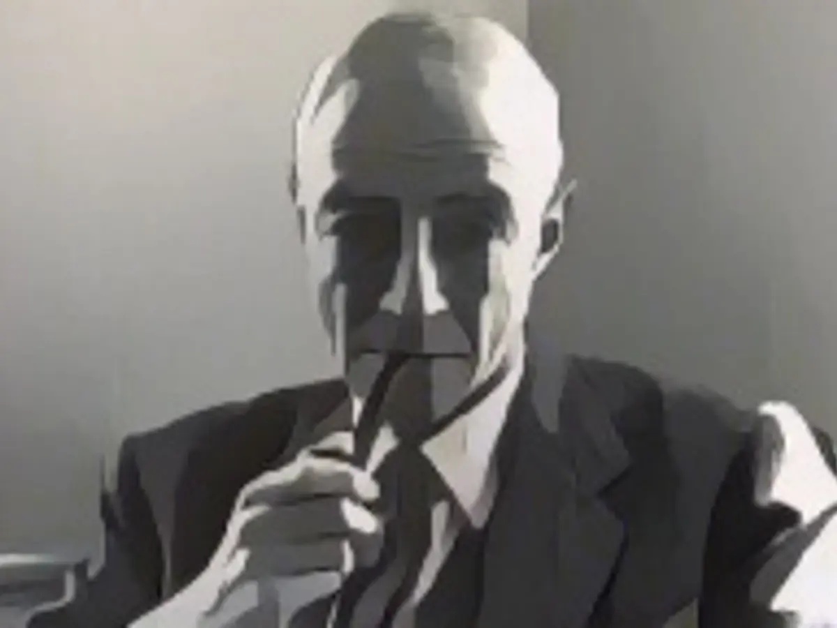 J. Robert Oppenheimer 1904-1967. US-amerikanischer theoretischer Physiker und Professor für Physik an der University of California, Berkeley. Er ist vor allem für seine Rolle als wissenschaftlicher Leiter des Manhattan-Projekts bekannt, dem Programm, das im Ersten Weltkrieg die ersten Atomwaffen entwickelte