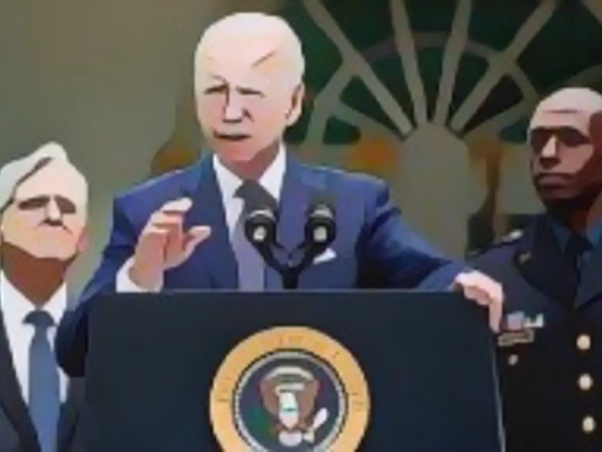 WASHINGTON, DC – 13. MAI: US-Präsident Joe Biden spricht am 13. Mai 2022 im Rosengarten des Weißen Hauses in Washington, DC. Die Veranstaltung wird abgehalten, um hervorzuheben, dass Staats- und Kommunalpolitiker Gelder des American Rescue Plan investieren, um die Sicherheit der Gemeinschaft zu verbessern. (Foto von Drew Angler/Getty Images)