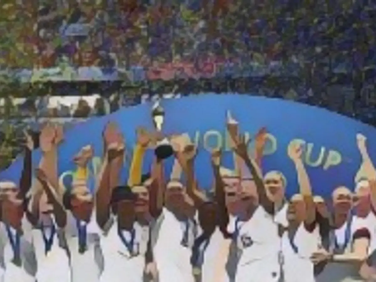 TOPSHOT – Spielerinnen der Vereinigten Staaten feiern die Trophäe nach dem Finale der Frauen-Weltmeisterschaft Frankreich 2019 zwischen den Vereinigten Staaten und den Niederlanden im Stade de Lyon in Lyon, Ost-Zentralfrankreich, am 7. Juli 2019. (Bildnachweis sollte FRANCK FIFE/AFP über Getty Images lauten)