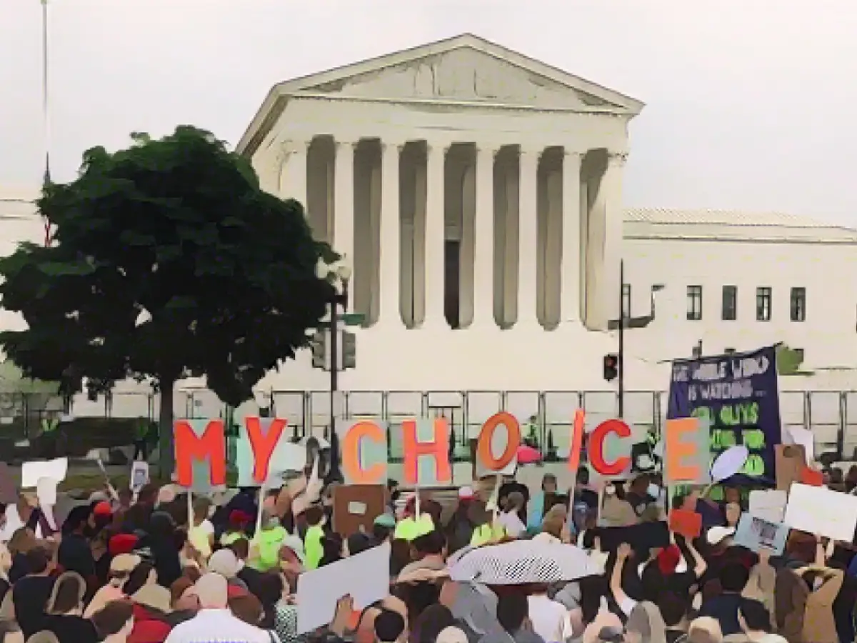 Aktivisten für Abtreibungsrechte nehmen am 14. Mai 2022 an der Kundgebung „Bann Our Bodies“ in Washington, D.C. teil.