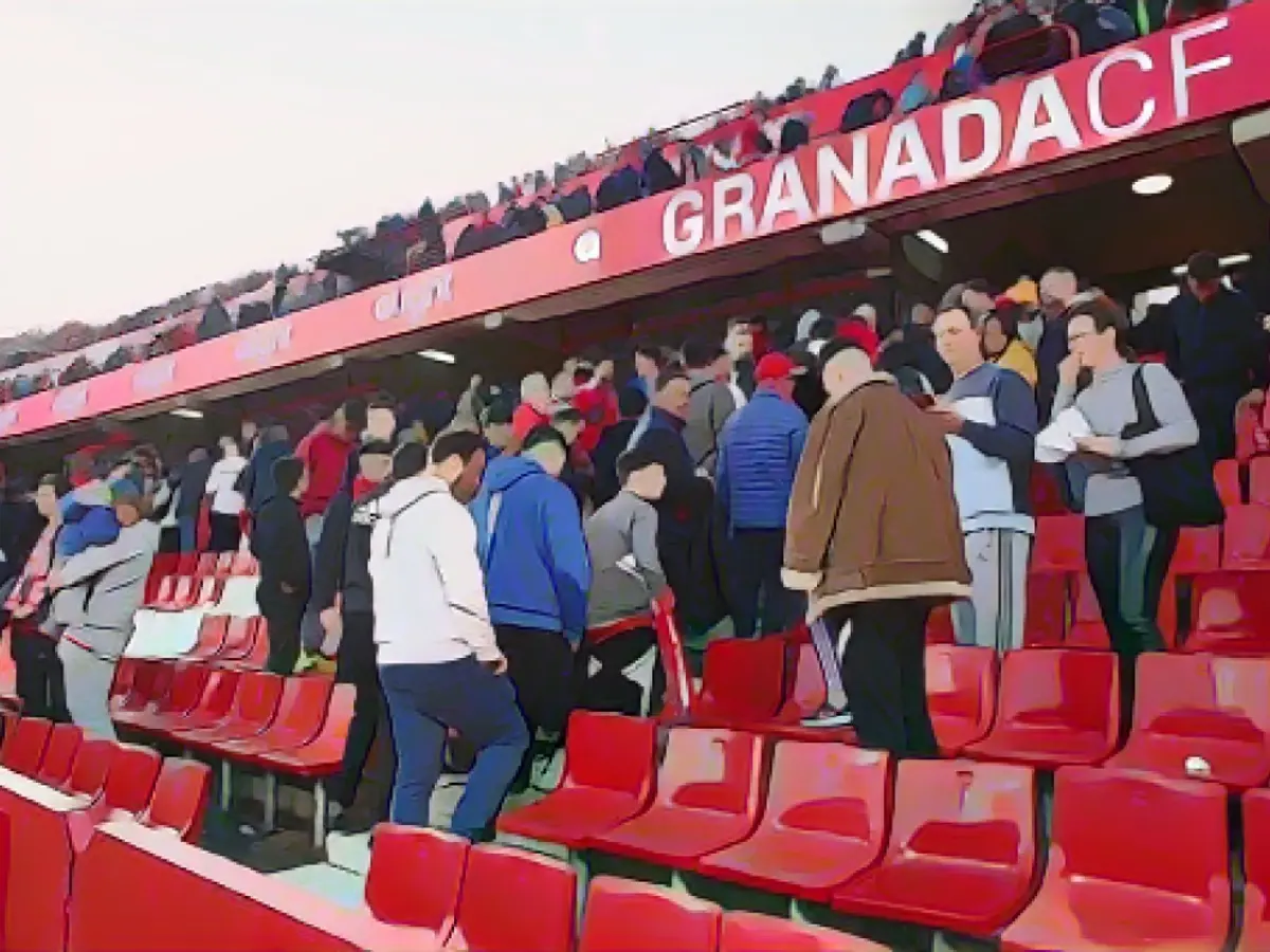 Beide Vereine haben angekündigt, dass die Fans ihre Originaltickets für die verschobenen Spiele verwenden können.