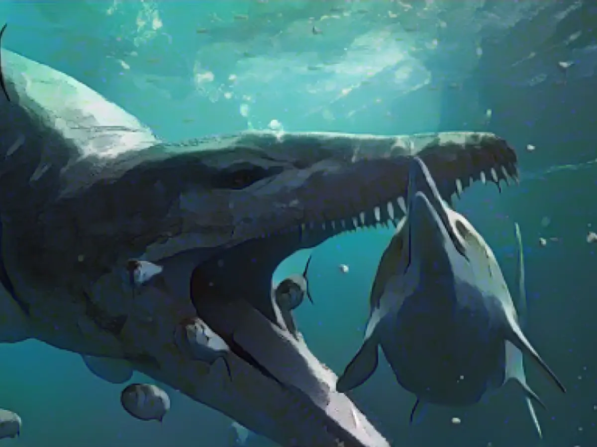 На этой иллюстрации изображен плиозавр (слева) с раскрытыми челюстями, собирающийся напасть на ихтиозавра в океане.