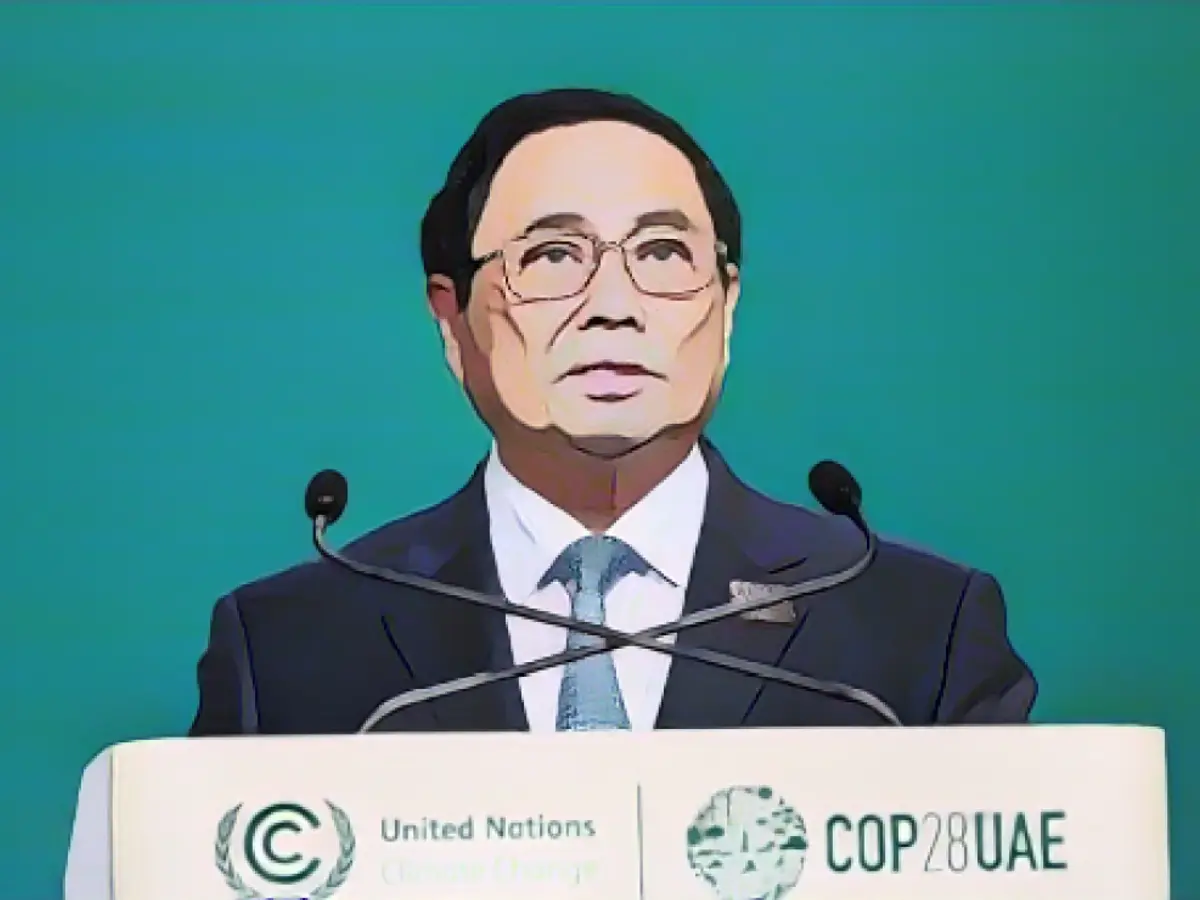 Chinh Pham Minh, Premier ministre du Viêt Nam, s'adresse aux délégations nationales lors de la première partie du segment de haut niveau pour les chefs d'État et de gouvernement lors de la COP28, Conférence des Nations unies sur le changement climatique, organisée par la CCNUCC au Centre d'exposition de Dubaï, aux Émirats arabes unis, le 2 décembre 2023.