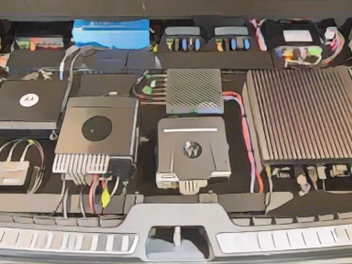 Interference-free digital transmission technology, batteries, and motors neatly tucked beneath the trunk cover to save space. Interference-free digital transmission technology, batteries, and motors neatly tucked beneath the trunk cover to save space