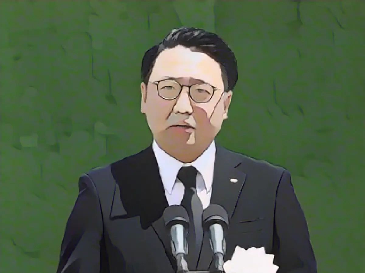Kengo Oishi, the governor of Nagasaki, missing the crucial meeting Kengo Oishi, the governor of Nagasaki, missing the crucial meeting
