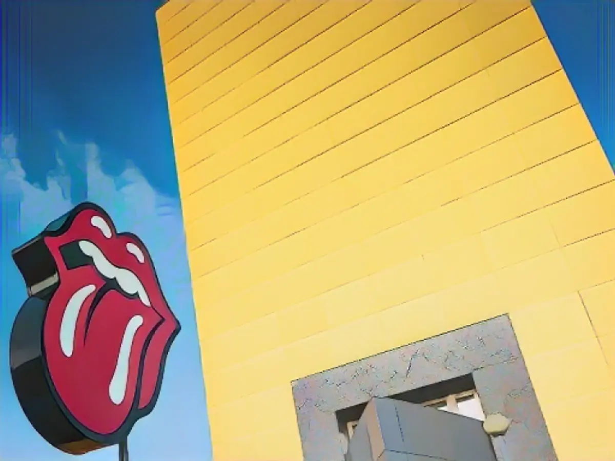 Wer hat Angst vor Rot, Gelb und Blau? Die coole Reise mit den Rolling Stones beginnt vor dem Groninger Museum.