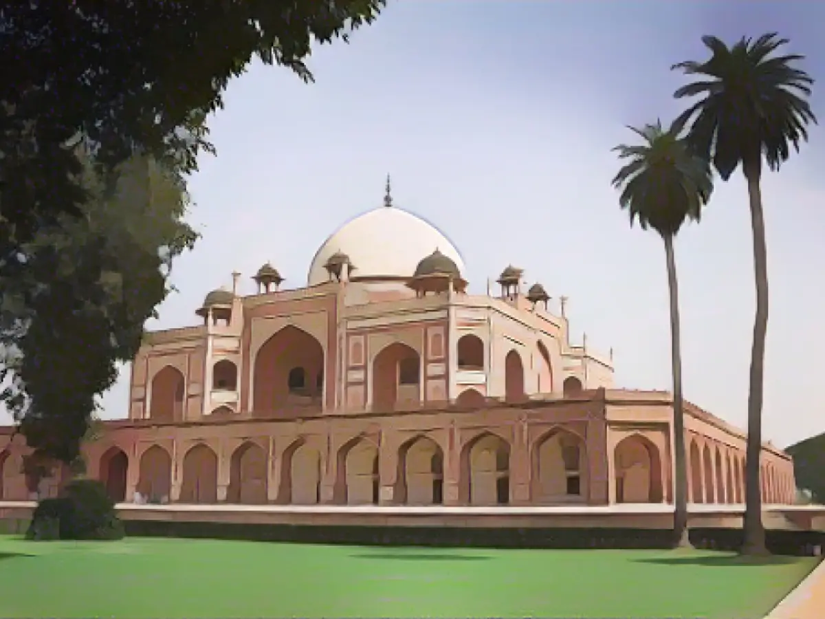 Гробница Хумаюна, еще один исторический памятник эпохи Великих Моголов, в Нью-Дели.