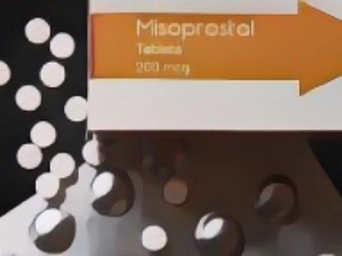 Таблетки мизопростола, используемые для прерывания беременности на ранних сроках, изображены на этой иллюстрации, сделанной 20 июня 2022 года.