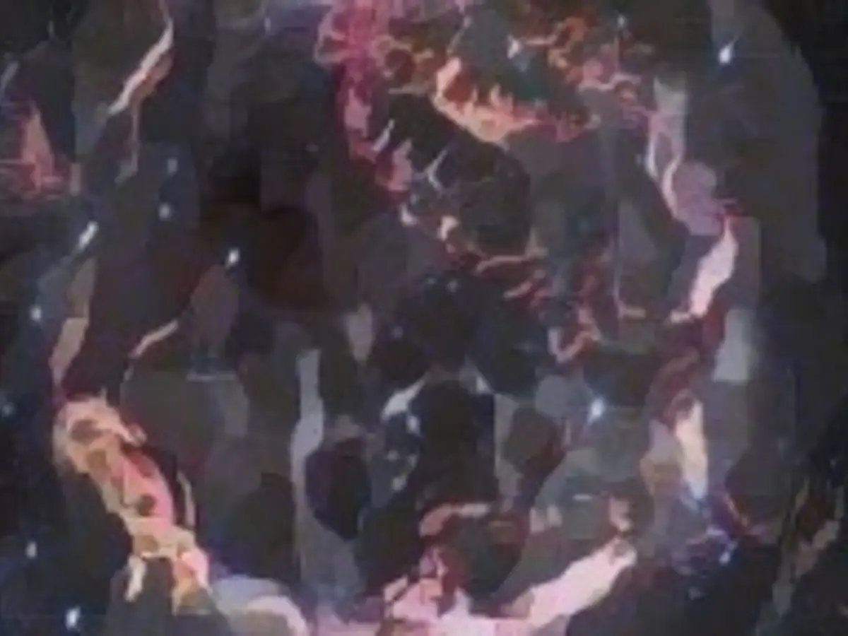 На снимке остатка сверхновой Кассиопеи А, сделанном космическим телескопом Джеймса Уэбба, впервые видны тщательно проработанные детали.