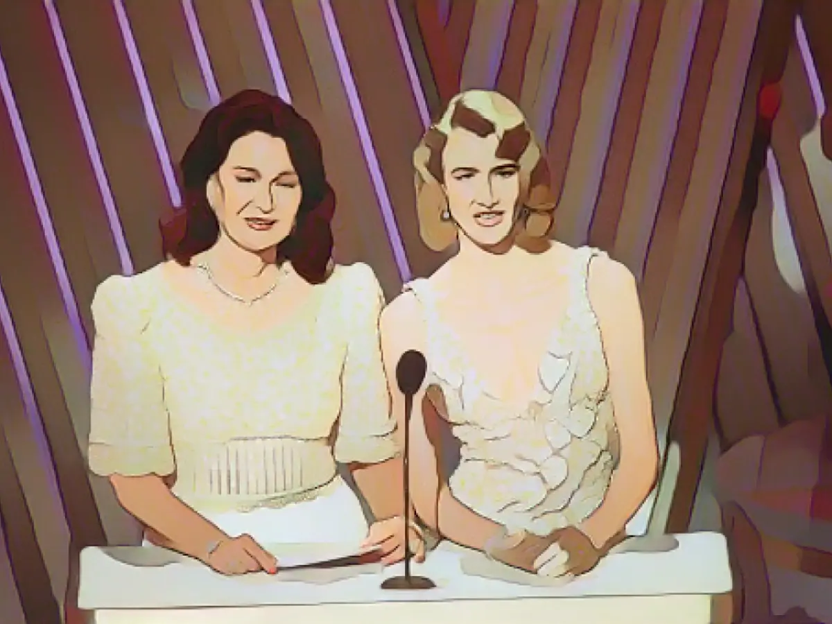 (Da sinistra) Diane Ladd e Laura Dern annunciano le nomination nella categoria dei migliori effetti visivi agli Oscar 1992 a Los Angeles.