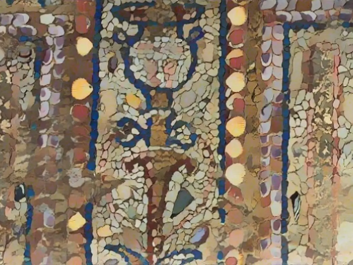 Мозаики, созданные из ракушек, мрамора и стекла.