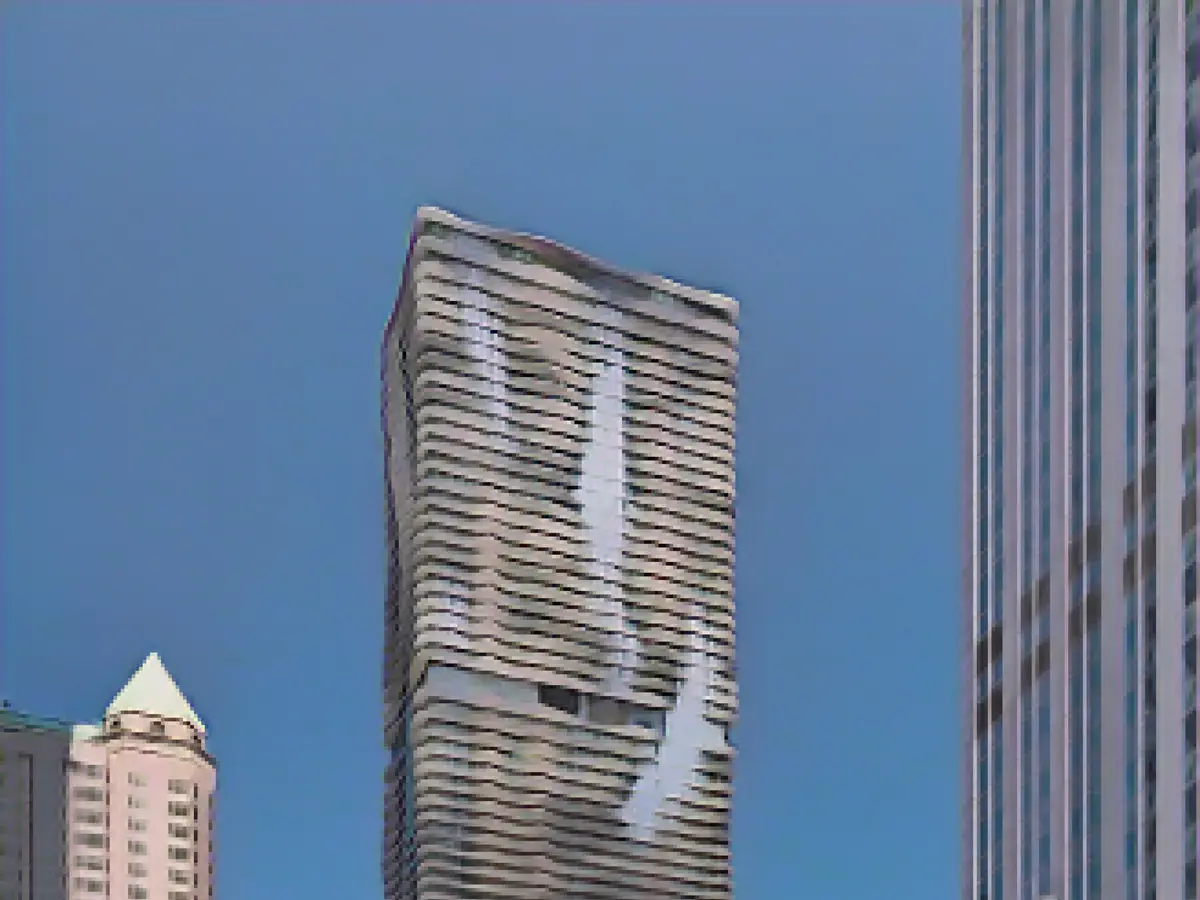 Fațada Aqua Tower din Chicago a fost, în parte, proiectată pentru a împiedica păsările să intre în ferestrele sale.