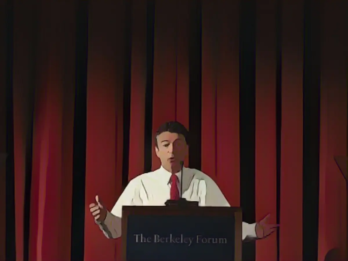 Выступая в Калифорнийском университете в Беркли в марте 2014 года, Пол говорит о проблемах неприкосновенности частной жизни и ограничении внутреннего наблюдения.