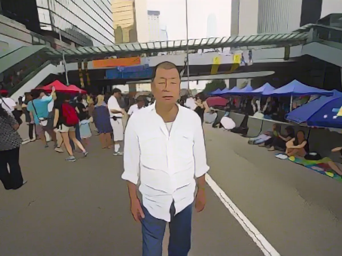 Uno dei pochi magnati di Hong Kong a criticare Pechino, Lai ha spesso preso parte alle proteste, come le manifestazioni di 