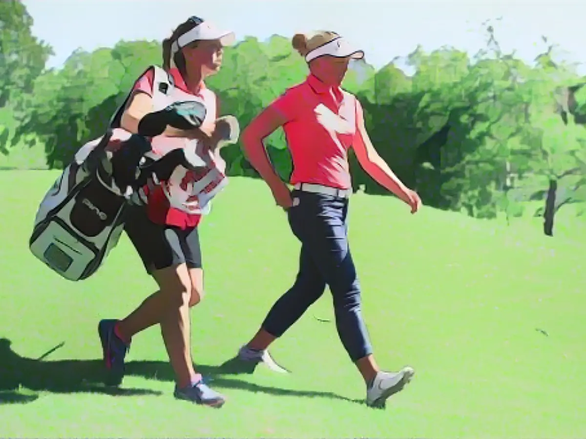 Schwesterdarsteller: Brookes Caddy Brittany (links).