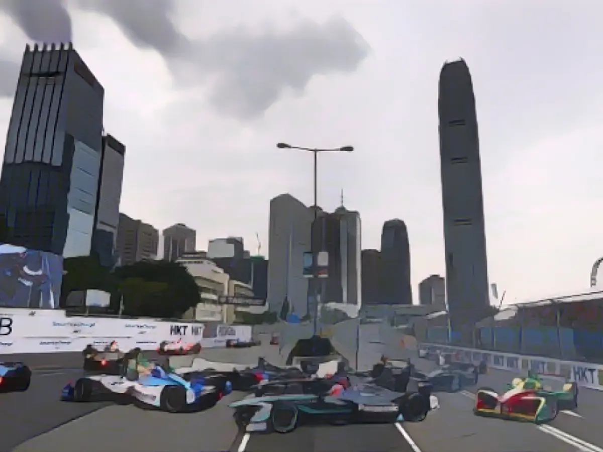 Гонконг, где находится один из самых узнаваемых небоскребов в мире, принял первую гонку Формулы E в октябре 2016 года.