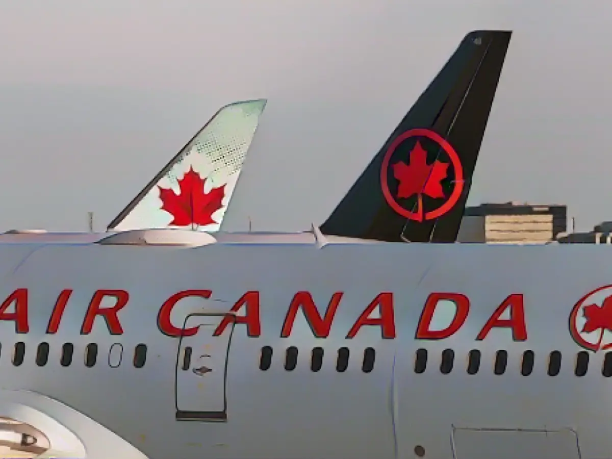 Air Canada entschuldigte sich, nachdem Passagiere in einem nassen und schmutzigen Sitzbereich sitzen geblieben waren.