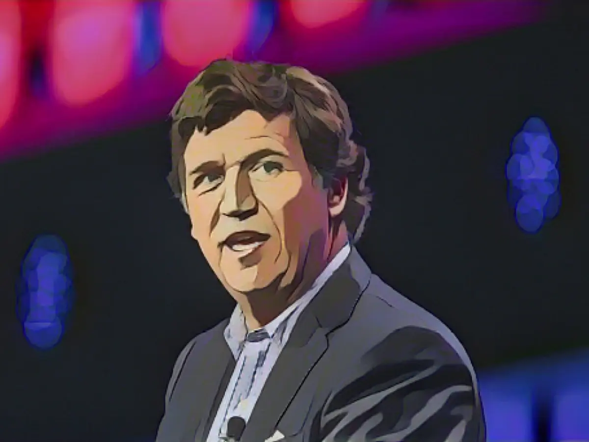 Der konservative US-amerikanische politische Kommentator Tucker Carlson spricht am 15. Juli 2023 auf der Turning Point USA-Konferenz in West Palm Beach, Florida.