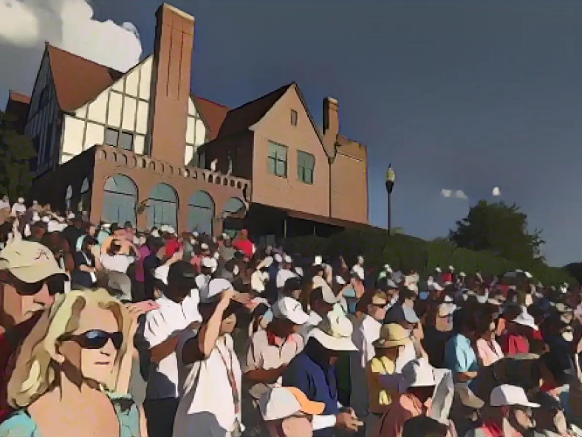 Fans verfolgten am Freitag die zweite Runde der Tour Championship.