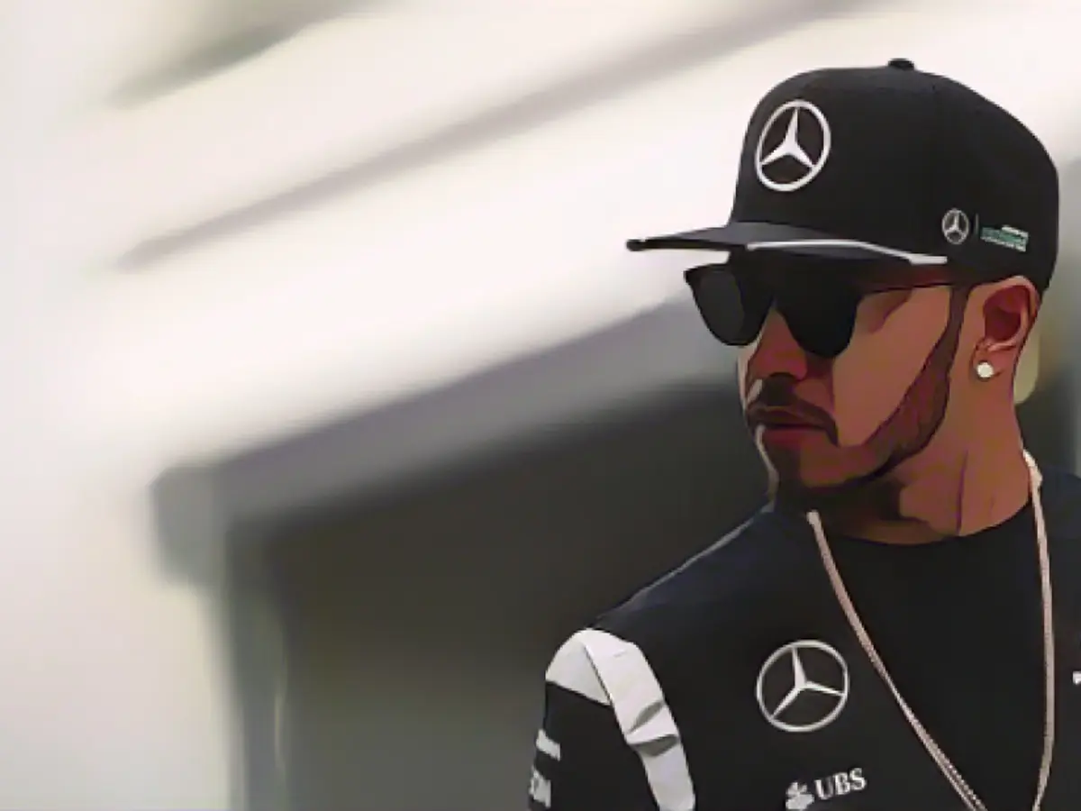 Hamilton - che ha vissuto una campagna frustrante - è arrivato secondo a Rosberg a Sochi, dove la sua gara è stata condizionata da un problema al motore.