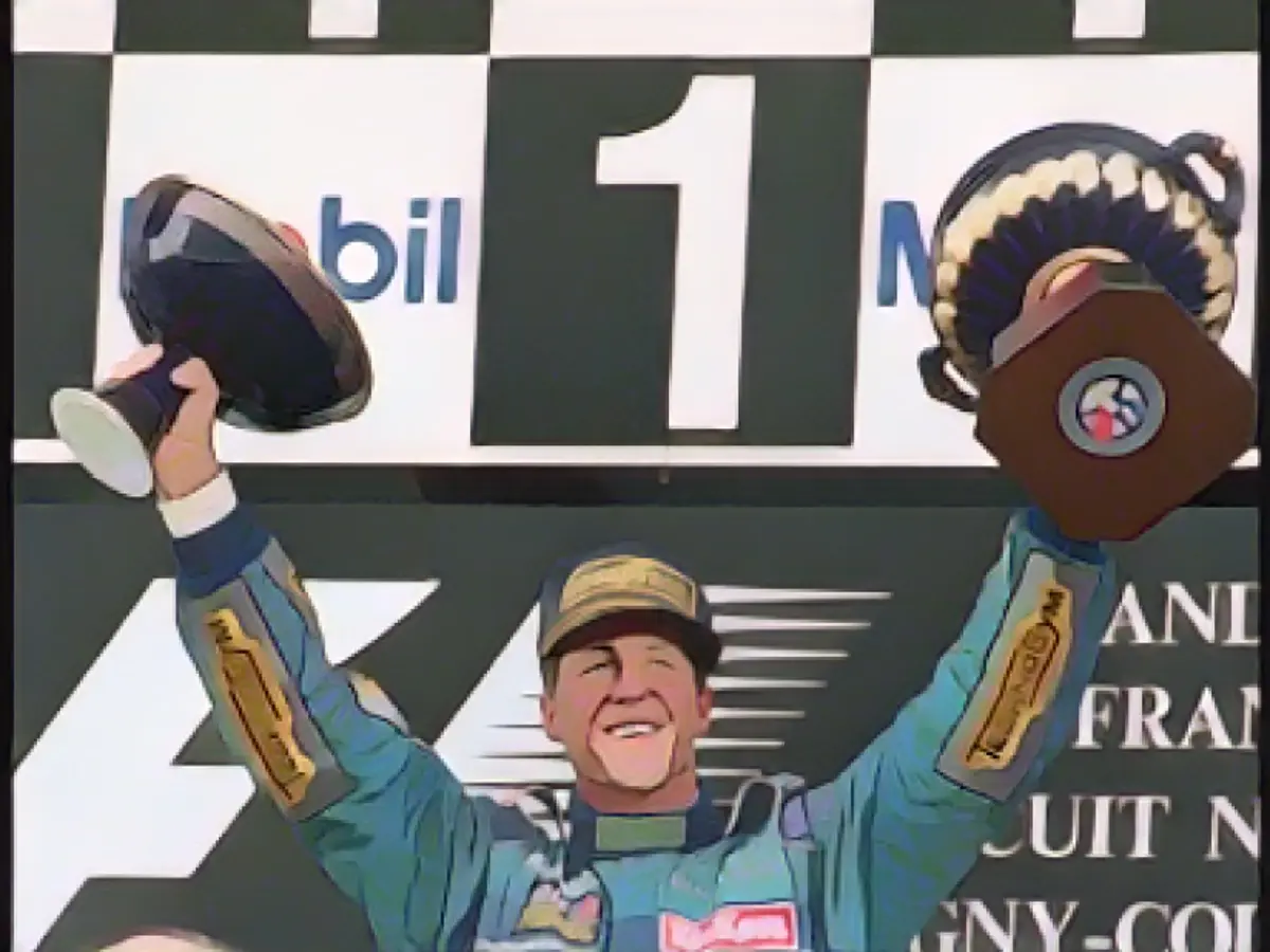 Шумахер держит в руках победный кубок (слева) и кубок президента Французской Республики после победы на Гран-при Франции Формулы-1 в Маньи Кур (Франция) в 1995 году.