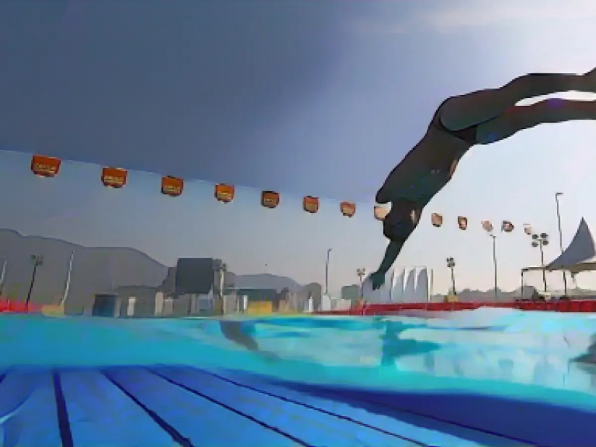 Il nuotatore paralimpico messicano Luis Armando Andrade Guillen durante un test event a Rio la scorsa settimana. Mancano 133 giorni all'inizio delle Paralimpiadi di Rio.