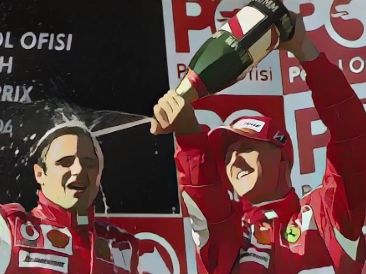 И вскоре после этого пришла та самая неуловимая первая победа в Формуле 1, когда Масса завоевал почетный титул в Турции после своей первой поул-позиции. Ferrari сохранила бразильца после ряда других впечатляющих выступлений.