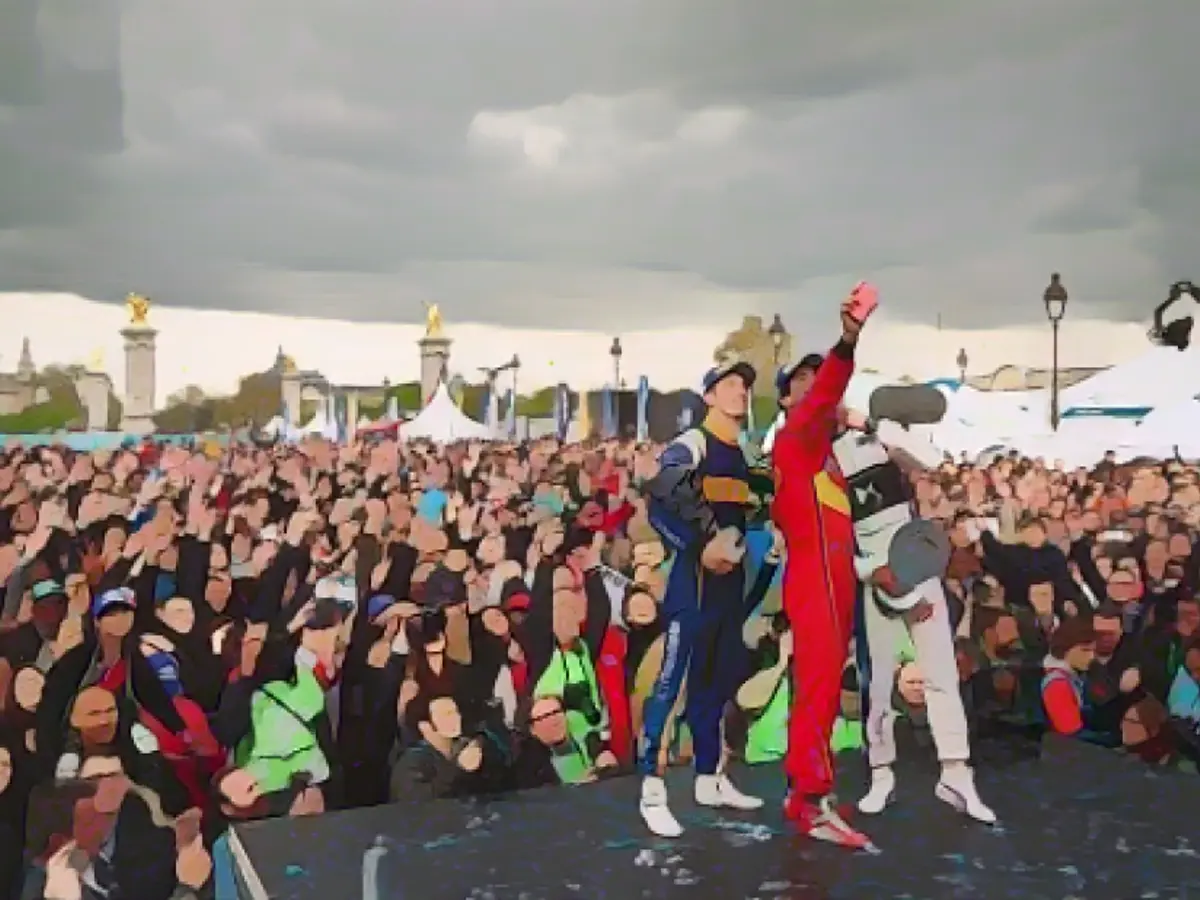 Alrededor de 20.000 aficionados presenciaron el primer ePrix de París. Esto es lo que algunos de ellos pensaron de la histórica carrera.