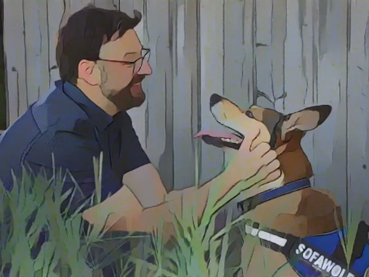 Dana, der Deutsche Schäferhund, war einst seine beste Freundin. Heute ist Rene Reichelt nicht mehr allein. Zu Weihnachten lud er oft Fremde aus der Umgebung zu sich nach Hause ein