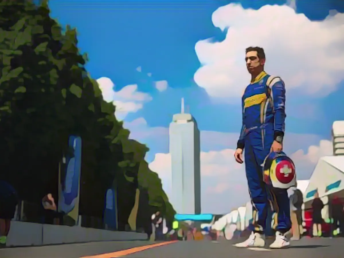 Sebastien Buemi posa na pista do ePrix de Berlim. O suíço, que conduz para a equipa Renault e.Dams, está 11 pontos atrás de di Grassi no campeonato de pilotos.