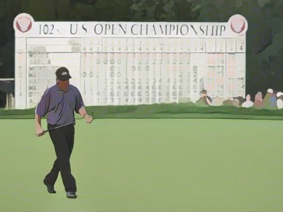 Nel 2002, il mancino ha lottato in modo dignitoso di fronte a un folto pubblico di New York, ma con un deficit di quattro colpi nel giro finale Mickelson non è riuscito a raggiungere Tiger Woods, che ha vinto il suo ottavo major con tre colpi al Bethpage Black di Long Island.