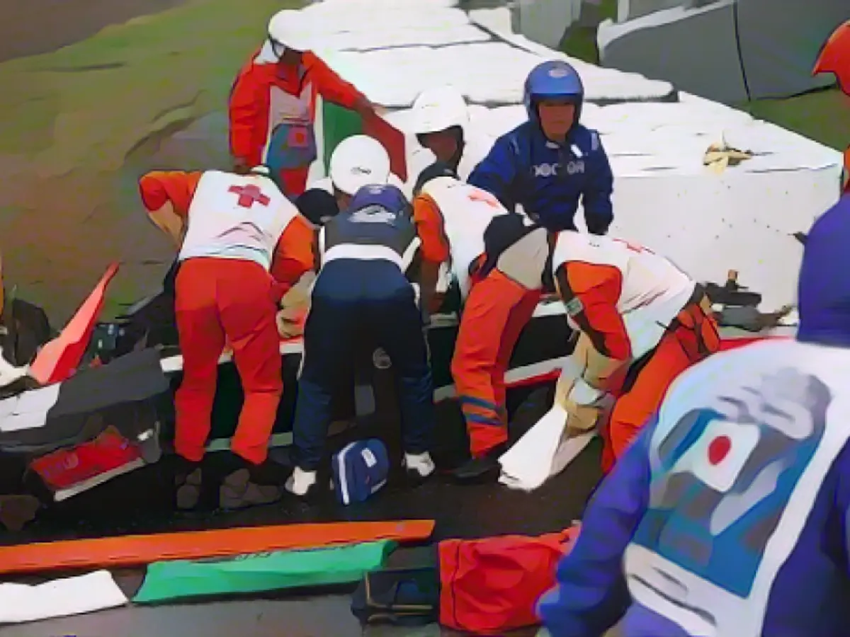 Bianchi, que estava na sua segunda época com a equipa Marussia, recebeu tratamento médico urgente depois de se ter despistado quando a chuva caiu no final da corrida no exigente circuito de Suzuka.