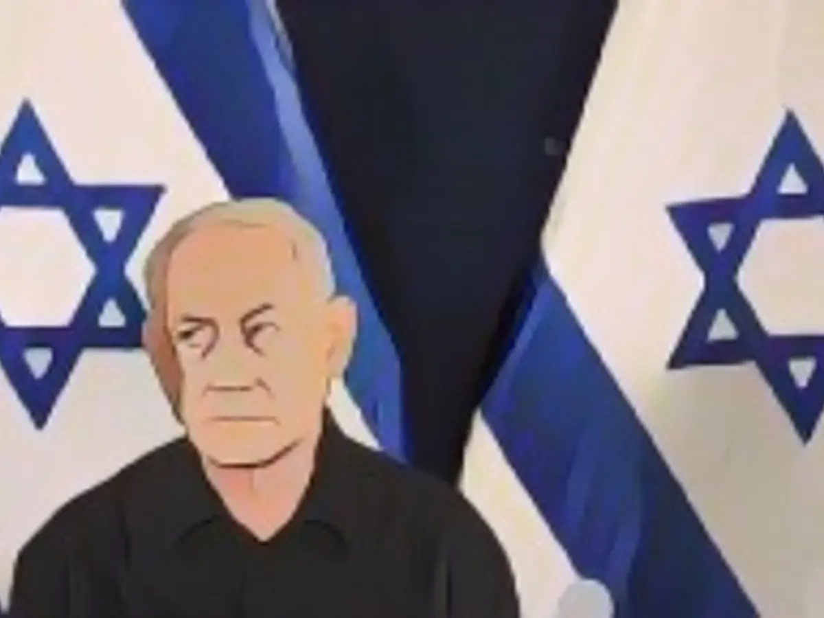 İsrail Başbakanı Benjamin Netanyahu, Savunma Bakanı Yoav Gallant ve Kabine Bakanı Benny Gantz ile birlikte 28 Ekim 2023 tarihinde Tel Aviv'deki Kirya askeri üssünde düzenlediği basın toplantısında.    REUTERS aracılığıyla ABIR SULTAN POOL/Pool