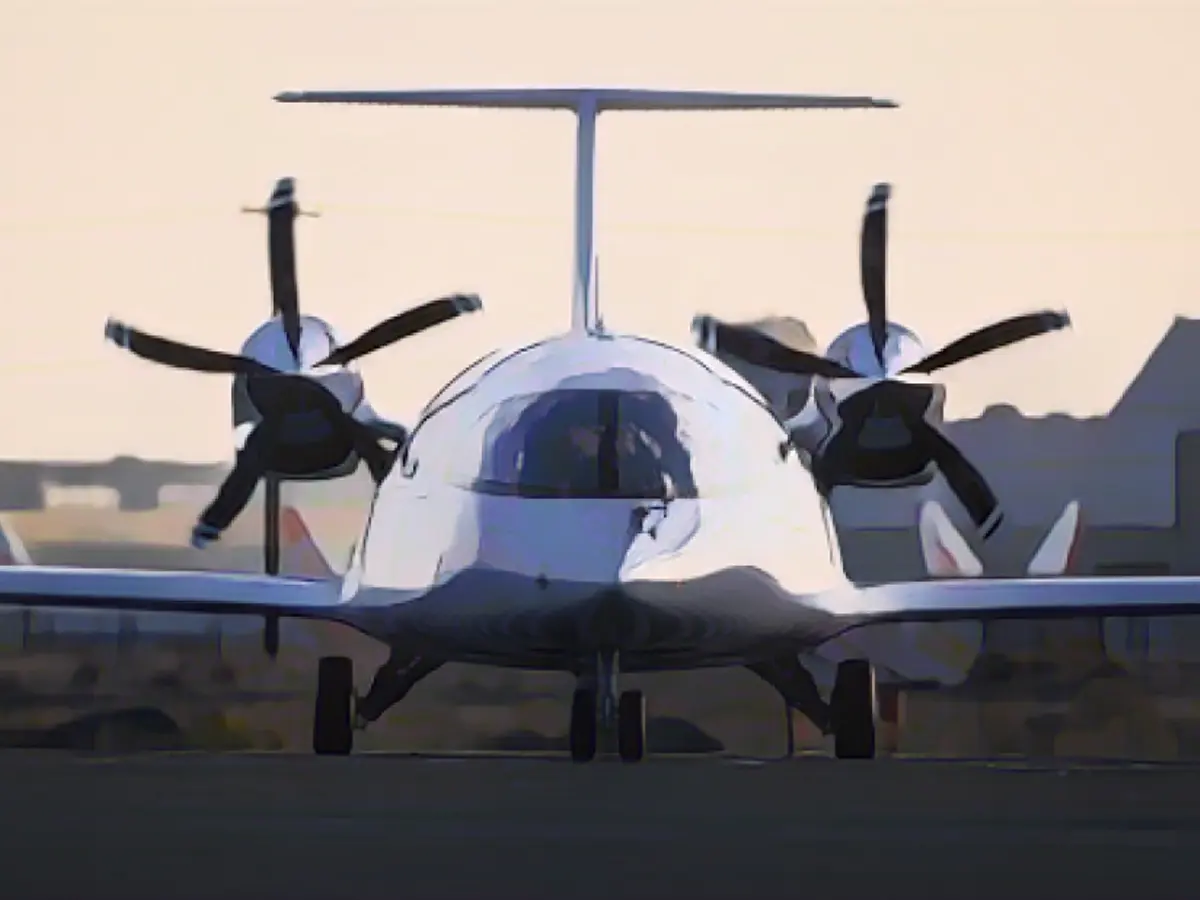L'azienda israeliana Eviation Aircraft ha sviluppato e fatto volare Alice, il primo aereo passeggeri elettrico al mondo destinato ai pendolari.