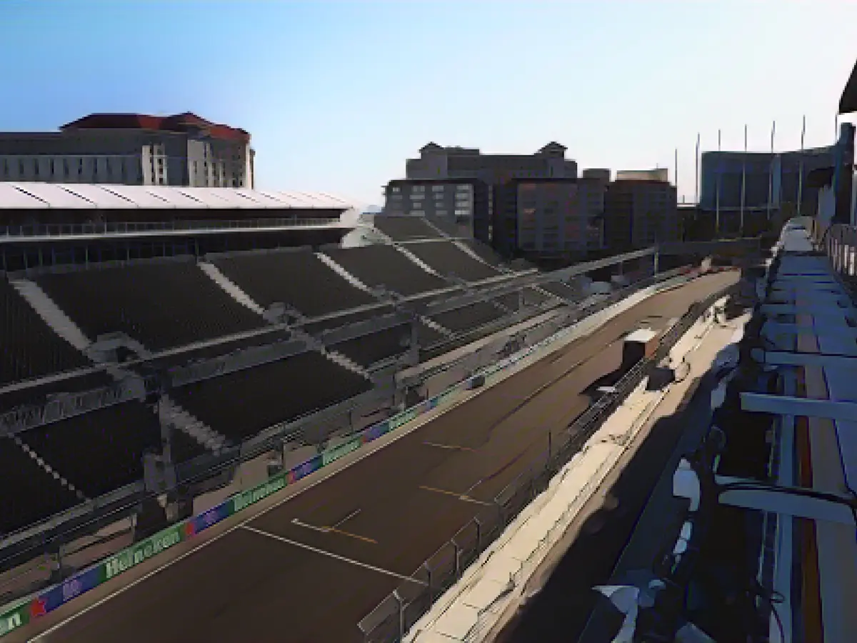 Общий вид на пит-стрит перед началом Гран-при Формулы-1 в Лас-Вегасе 9 ноября 2023 года.