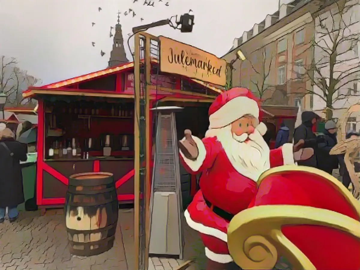 Der Weihnachtsmarkt auf dem Højbro-Platz soll dem deutschen Weihnachtsmarkt am ähnlichsten sein – diesen Eindruck hat der seriöse Redakteur nicht