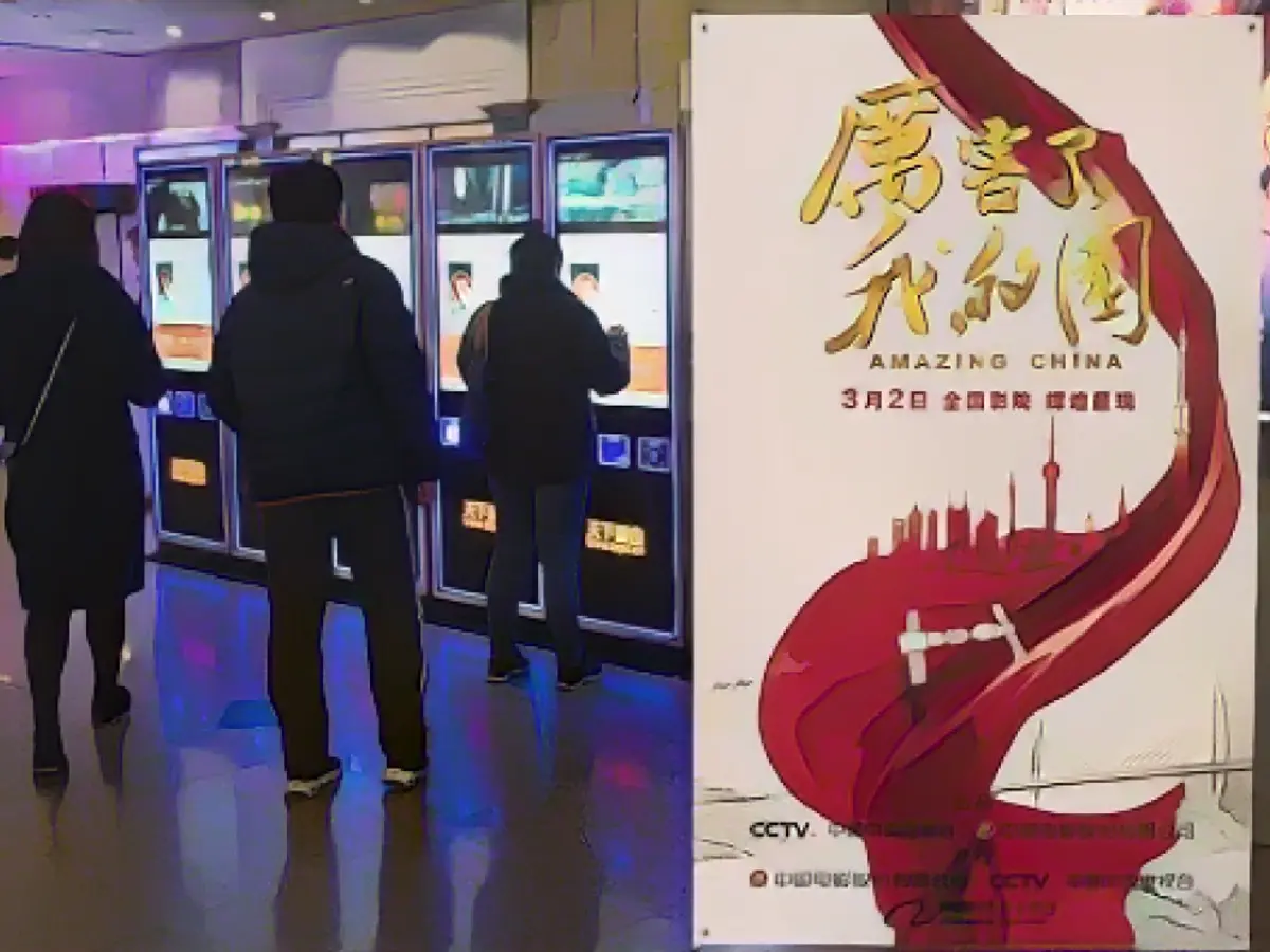 Ein Plakat für den Film „The Great China“ in einem Kino in Shanghai.