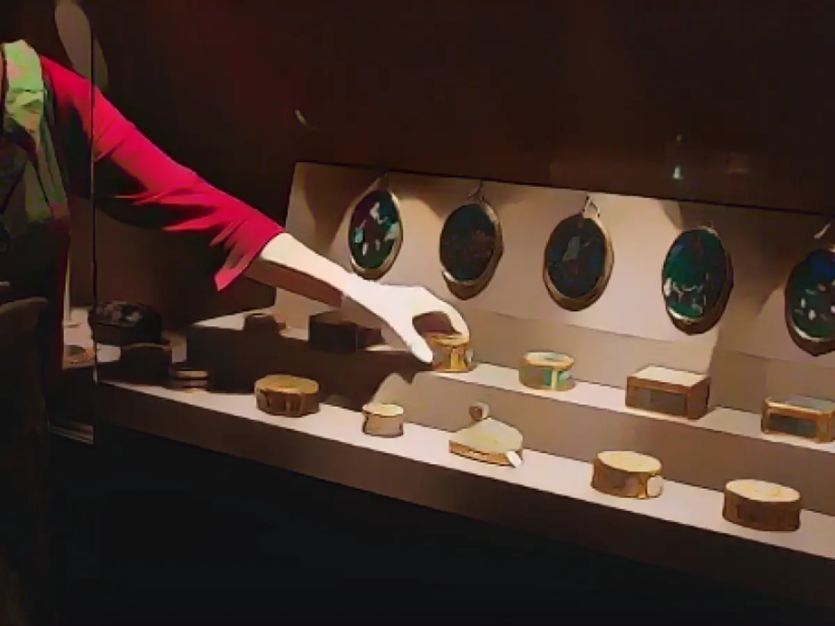 Una galleria di recente apertura, denominata Tesoro Rothschild, ospita più di 300 oggetti raccolti dalla famiglia e realizzati con materiali rari e preziosi.