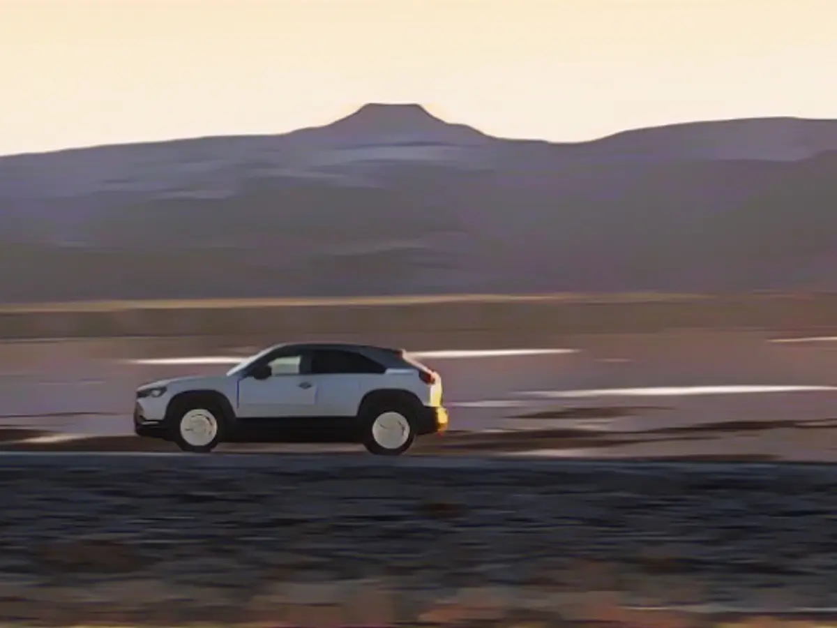 Wenn Sie gerne 130 km/h auf der Autobahn fahren, könnte Ihnen der Mazda MX-30 gefallen – er ist nur etwas schneller.