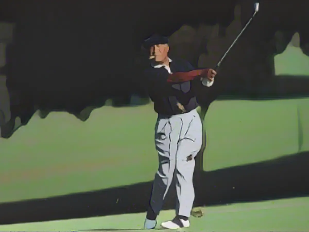 Sifford durante o torneio Ralph's Senior Classic, em 21 de outubro de 1994, no Rancho Park Golf Course, em Los Angeles.