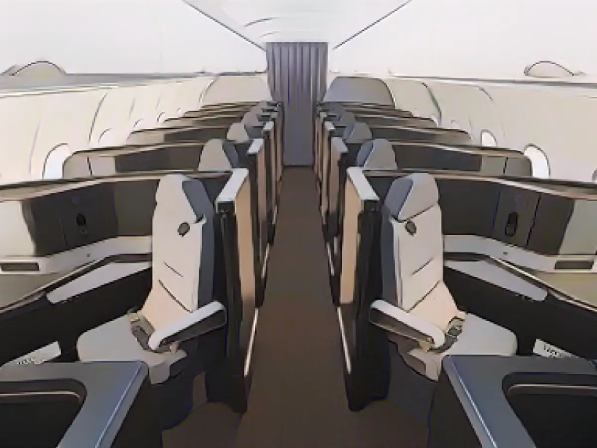 Некоторые салоны минимизируют зрительный контакт с пассажирами, используя сиденья, расположенные под углом в форме 