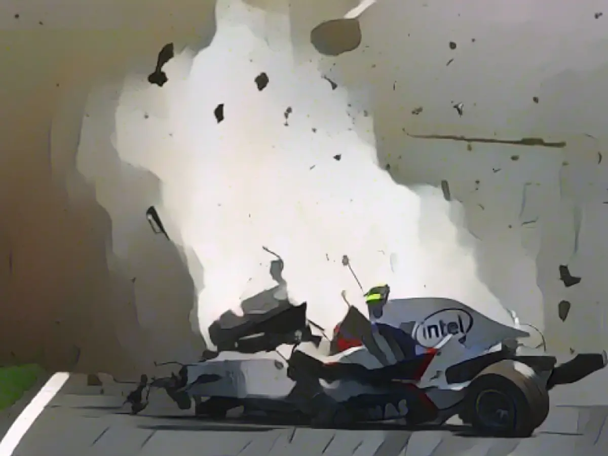 Кубица попал в страшную аварию на Гран-при Канады 2007 года. После столкновения с Ярно Трулли он врезался в барьер - скорость аварии была зафиксирована на отметке 186,49 миль в час.
