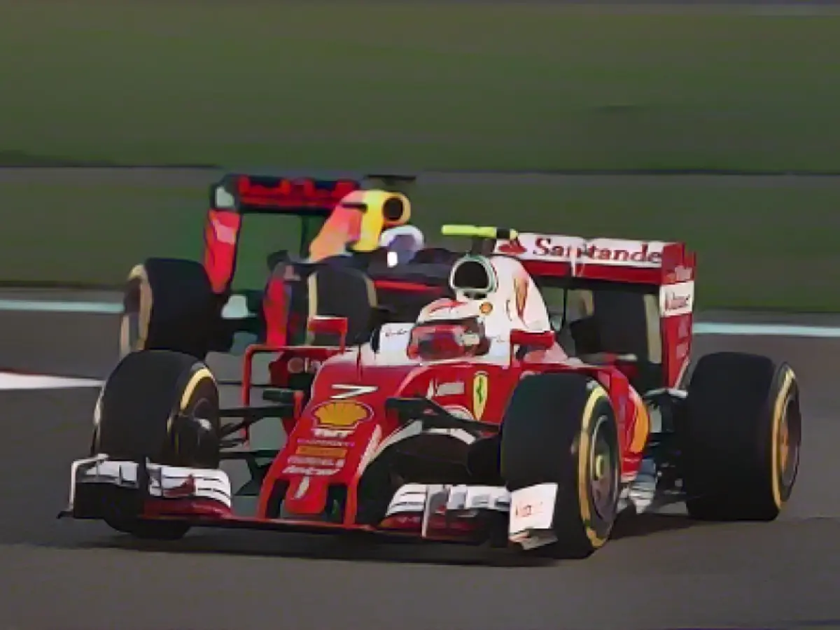 Kimi Raikkonen, de Ferrari, terminó sexto, por detrás de Daniel Ricciardo, de Red Bull.