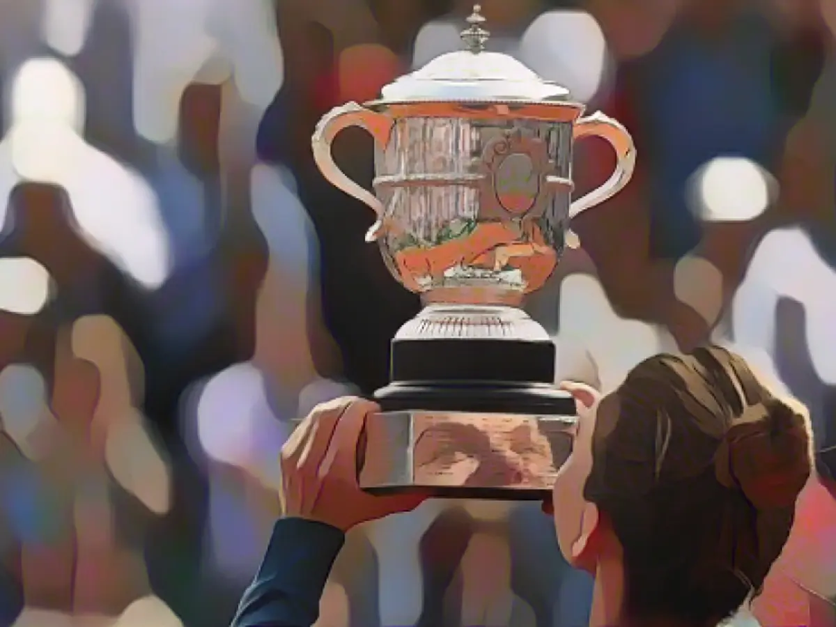 Halep ha finalmente messo il suo nome sul trofeo, 10 anni dopo aver vinto il titolo juniores al Roland Garros.