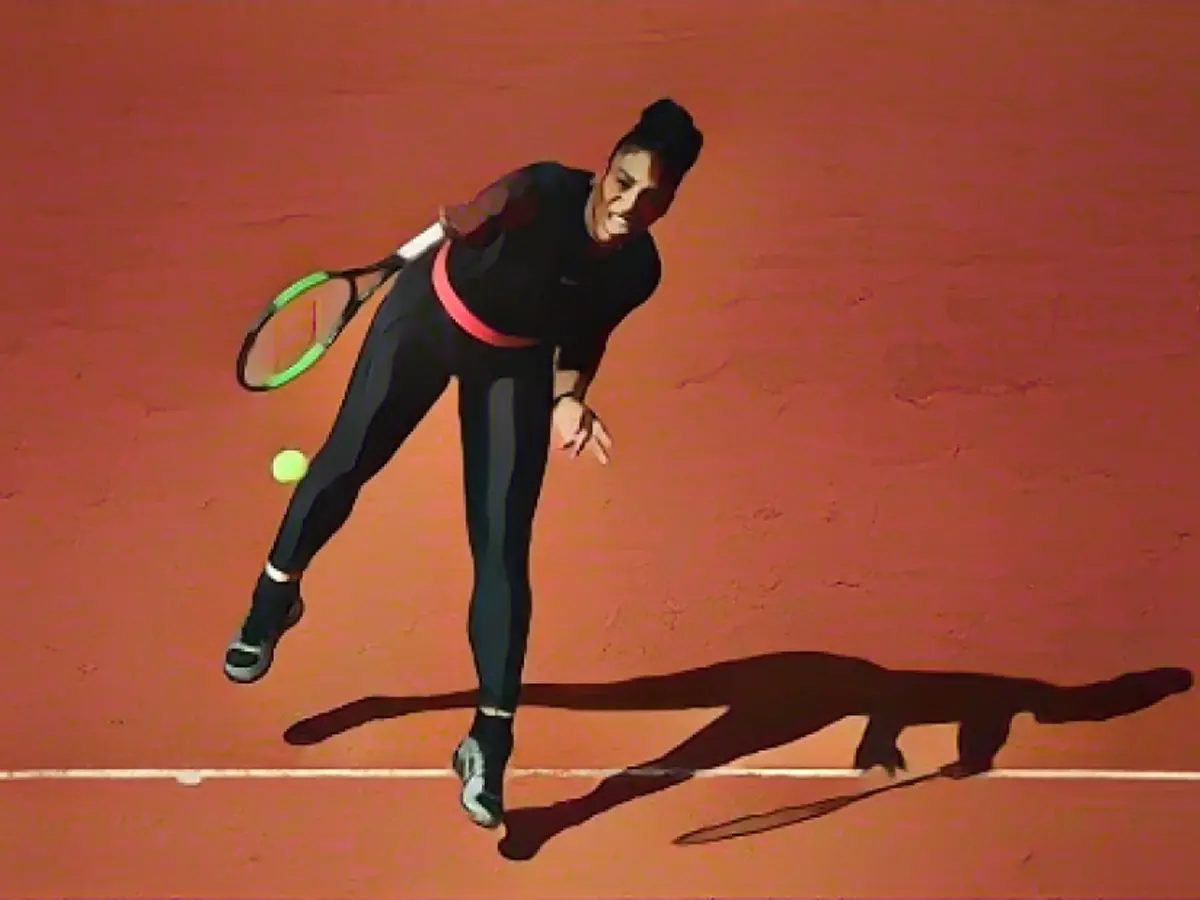 Williams deu nas vistas com este catsuit preto quando fez a sua primeira aparição num Grand Slam em 16 meses, após o nascimento da sua filha em setembro. A 23 vezes campeã do Grand Slam disse que o fato a fazia sentir-se como uma 