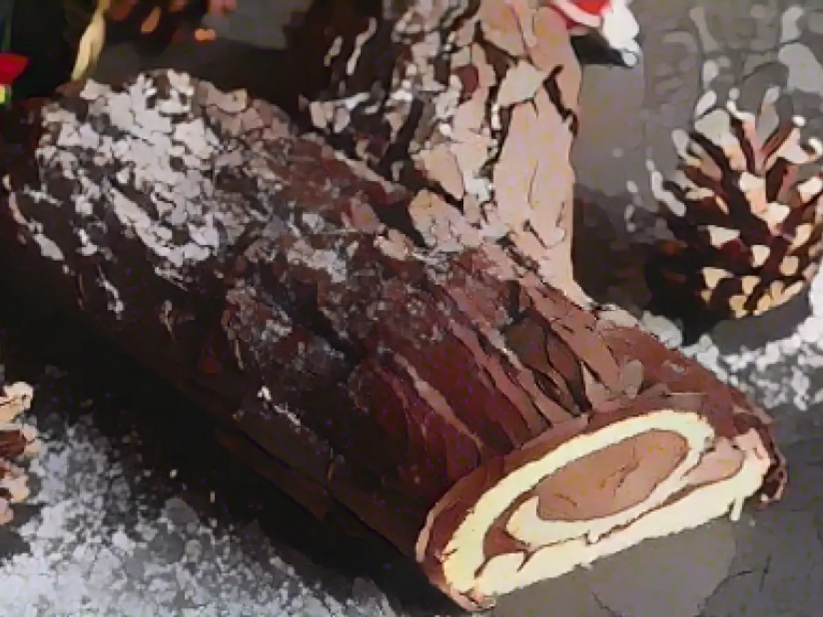 Una bûche de Noël è la dolce conclusione di un ricco pasto festivo in Francia.
