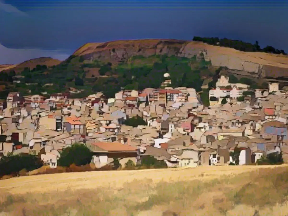 В Кампофеличе-ди-Фиталия, деревне неподалеку от Корлеоне на Сицилии (на фото), есть такие дома.