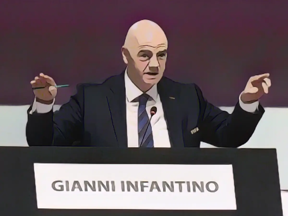 Infantino spricht während des FIFA-Kongresses.